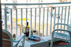 A Stylishly Chic Holiday Home With a Sofa bed