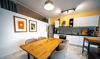 A Stylishly Chic Holiday Home With a Sofa bed