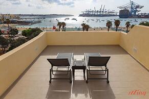 Luxurious Duplex Seafront Apt With Amazing Views