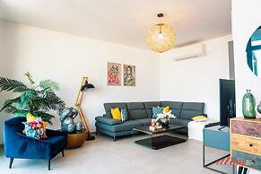 Elegance Excitement Luxury Downtown Escape