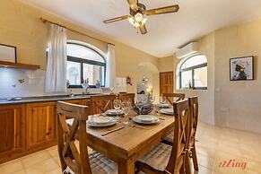 Pet Friendly Penthouse Rooftop Jacuzzi With Views