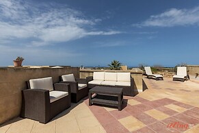 Pet Friendly Penthouse Rooftop Jacuzzi With Views
