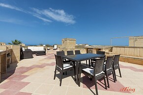 Pet Friendly Penthouse Rooftop Jacuzzi With Views