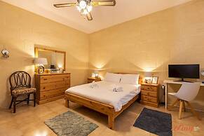 Pet Friendly Penthouse Rooftop Jacuzzi With Views