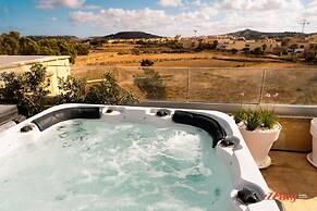 Pet Friendly Penthouse Rooftop Jacuzzi With Views