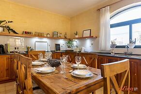 Pet Friendly Penthouse Rooftop Jacuzzi With Views