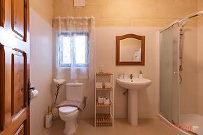 Pet Friendly Penthouse Rooftop Jacuzzi With Views