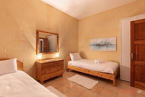 Pet Friendly Penthouse Rooftop Jacuzzi With Views