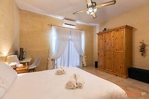 Pet Friendly Penthouse Rooftop Jacuzzi With Views