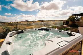 Pet Friendly Penthouse Rooftop Jacuzzi With Views