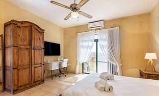 Pet Friendly Penthouse Rooftop Jacuzzi With Views