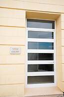 Glamorous Apartment With Panoramic Green Views