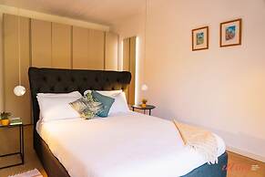 Glamorous Apartment With Panoramic Green Views