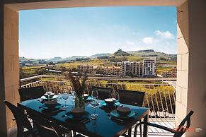 Glamorous Apartment With Panoramic Green Views