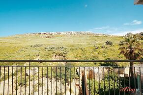 Glamorous Apartment With Panoramic Green Views