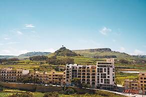 Glamorous Apartment With Panoramic Green Views