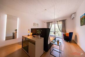 Glamorous Apartment With Panoramic Green Views