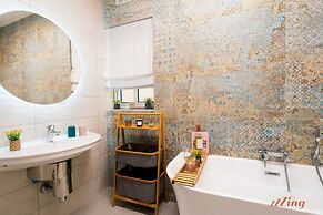 Glamorous Apartment With Panoramic Green Views