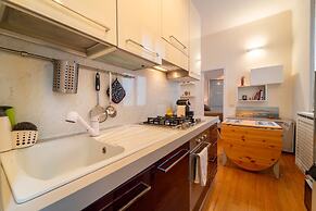 Isola Cozy Apartment by Wonderful Italy