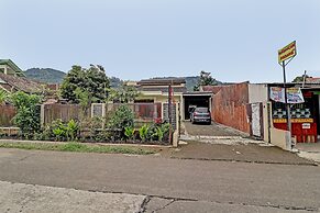 OYO 90454 Adinda Homestay Cibodas Lembang