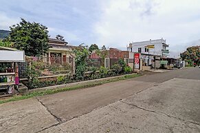 OYO 90454 Adinda Homestay Cibodas Lembang