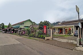 OYO 90454 Adinda Homestay Cibodas Lembang