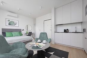 Modern Studio Warsaw by Renters Prestige