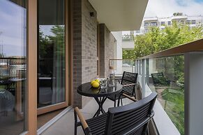 Modern Studio Warsaw by Renters Prestige