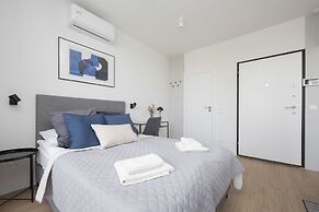 Modern Studio Warsaw by Renters Prestige