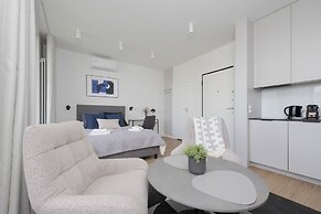 Modern Studio Warsaw by Renters Prestige