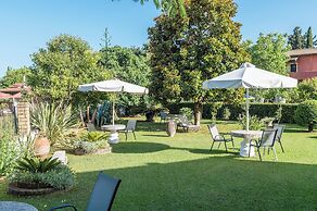 Phos Elegant Residences by Konnect, 400m to the beach