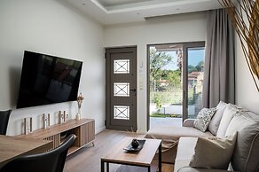 Phos Elegant Residences by Konnect, 400m to the beach