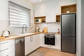 Phos Elegant Residences by Konnect, 400m to the beach