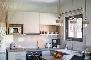 Phos Elegant Residences by Konnect, 400m to the beach