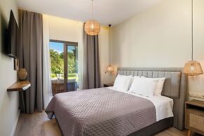 Phos Elegant Residences by Konnect, 400m to the beach