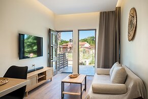 Phos Elegant Residences by Konnect, 400m to the beach