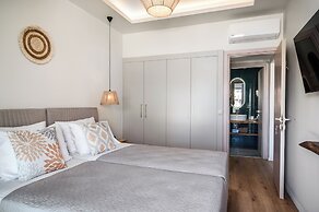 Phos Elegant Residences by Konnect, 400m to the beach