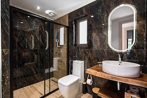 Phos Elegant Residences by Konnect, 400m to the beach