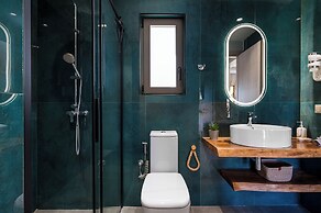 Phos Elegant Residences by Konnect, 400m to the beach