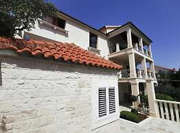 Apartments White House