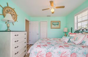 Gulf of Mexico Beach Cottage: Walk to Boat Ramp!