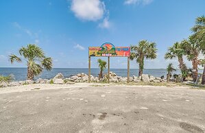 Gulf of Mexico Beach Cottage: Walk to Boat Ramp!