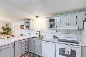 North Fairfield Family Home w/ Hot Tub & Porch!