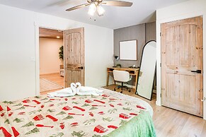 Hot Tub + Fire Pit: Peaceful Gatlinburg Getaway!