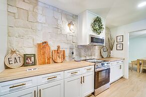 Hot Tub + Fire Pit: Peaceful Gatlinburg Getaway!