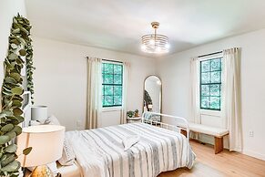 Hot Tub + Fire Pit: Peaceful Gatlinburg Getaway!