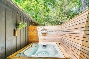 Hot Tub + Fire Pit: Peaceful Gatlinburg Getaway!