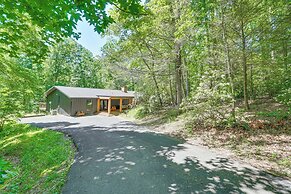 Hot Tub + Fire Pit: Peaceful Gatlinburg Getaway!