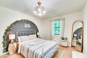 Hot Tub + Fire Pit: Peaceful Gatlinburg Getaway!