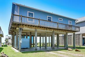 Crystal Beach Stilt House w/ Deck, Steps to Gulf!